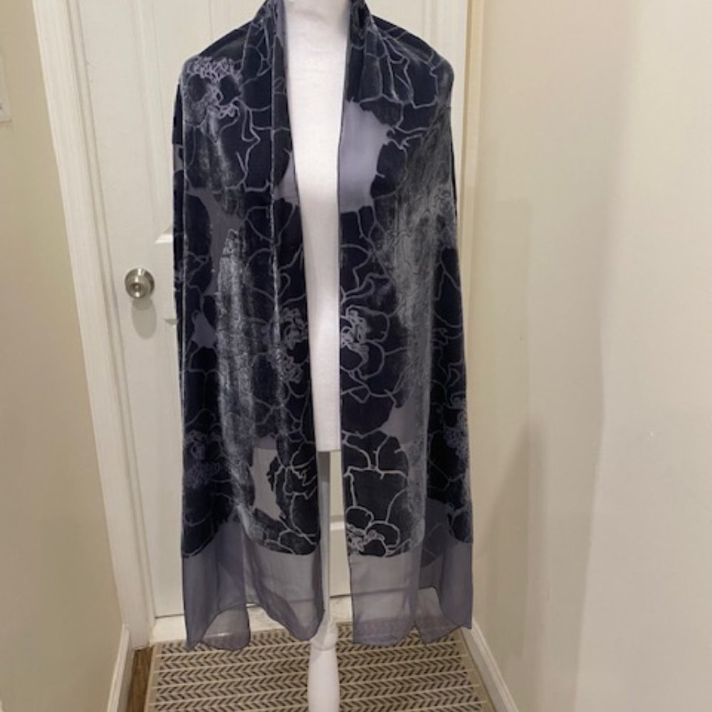 Velveteen floral wrap - Picture 6 of 11